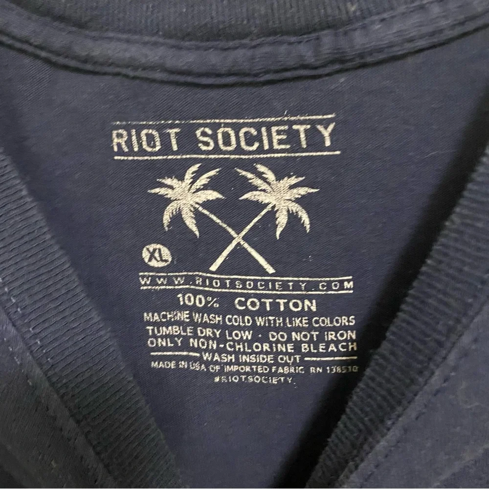 Riot Society Mens Graphic Tee T Shirt XL 44” Navy Blue Bear In Roses On Chest - Picture 3 of 4
